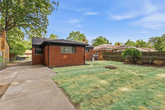 21661 Whitmore Street, Oak Park, MI 48237