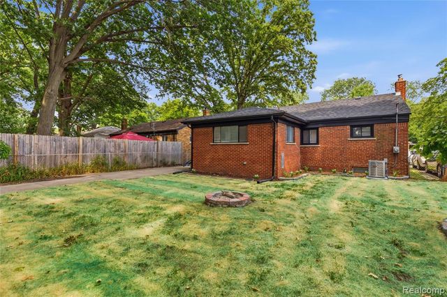 21661 Whitmore Street, Oak Park, MI 48237