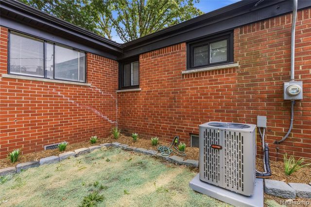 21661 Whitmore Street, Oak Park, MI 48237