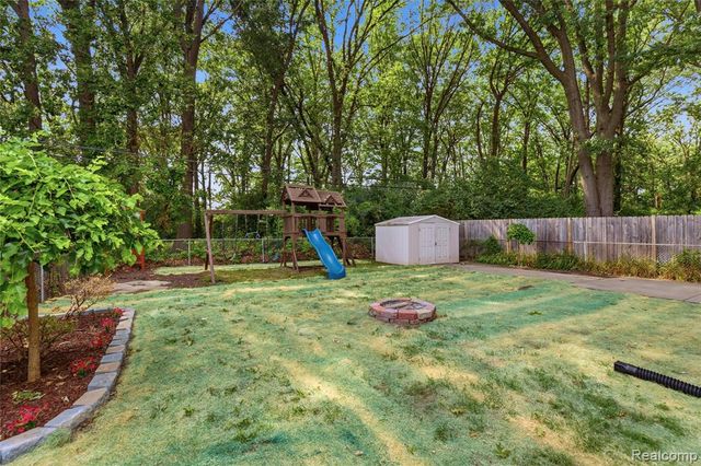 21661 Whitmore Street, Oak Park, MI 48237