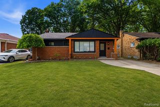 21661 Whitmore Street, Oak Park, MI 48237