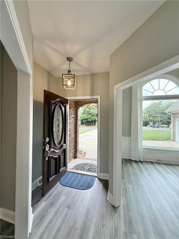936 George Place Drive, Kernersville, NC 27284