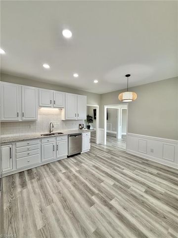 936 George Place Drive, Kernersville, NC 27284
