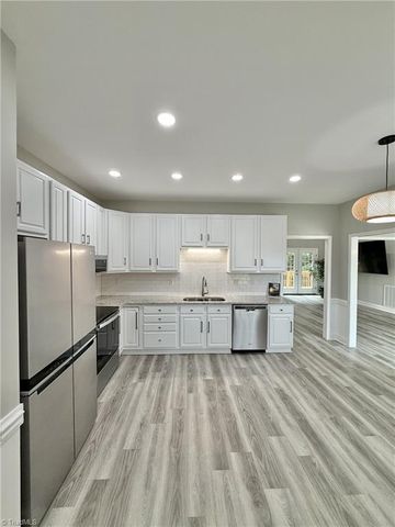 936 George Place Drive, Kernersville, NC 27284