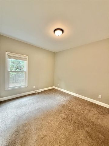 936 George Place Drive, Kernersville, NC 27284