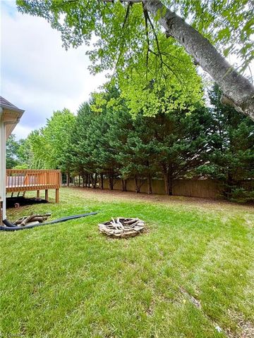 936 George Place Drive, Kernersville, NC 27284