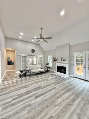 936 George Place Drive, Kernersville, NC 27284