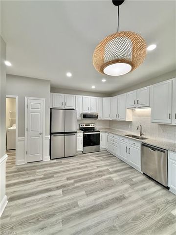 936 George Place Drive, Kernersville, NC 27284