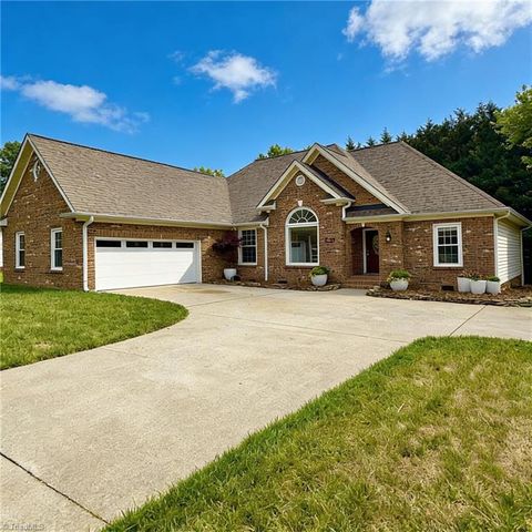 936 George Place Drive, Kernersville, NC 27284
