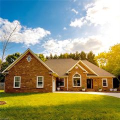 936 George Place Drive, Kernersville, NC 27284