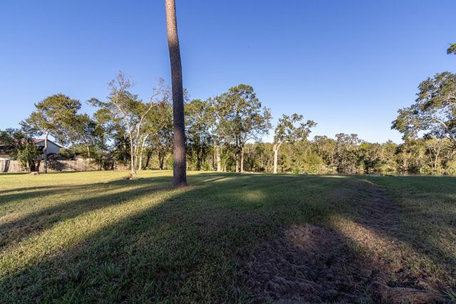 30 Ellis Road, League City, TX 77573