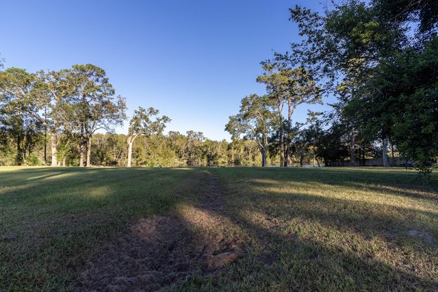 30 Ellis Road, League City, TX 77573