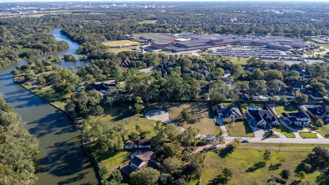 30 Ellis Road, League City, TX 77573