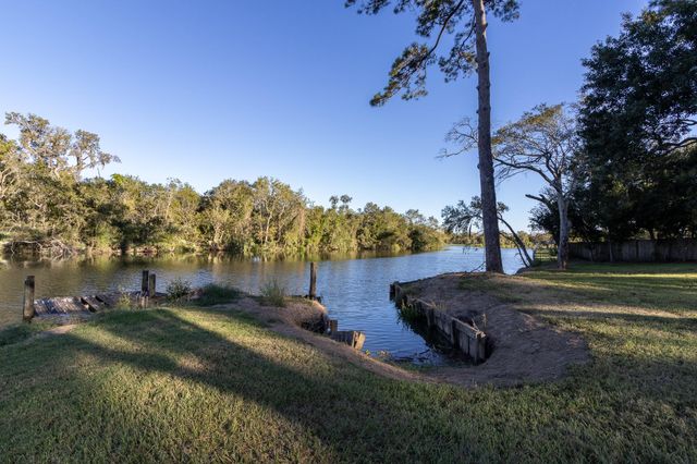 30 Ellis Road, League City, TX 77573