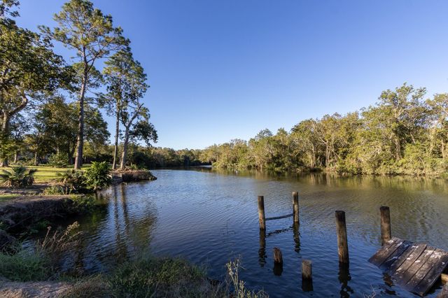 30 Ellis Road, League City, TX 77573