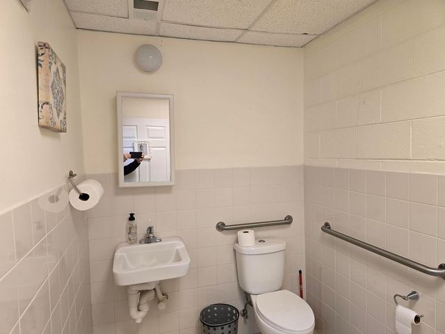 4448 Oakton Street, Skokie, IL 60076