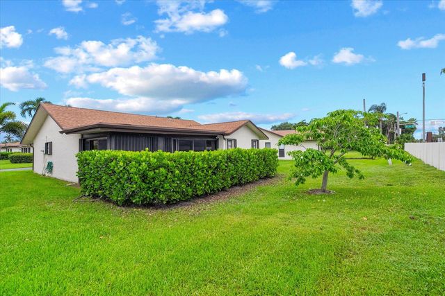 6510 OLIVEWOOD Circle, Greenacres, FL 33463