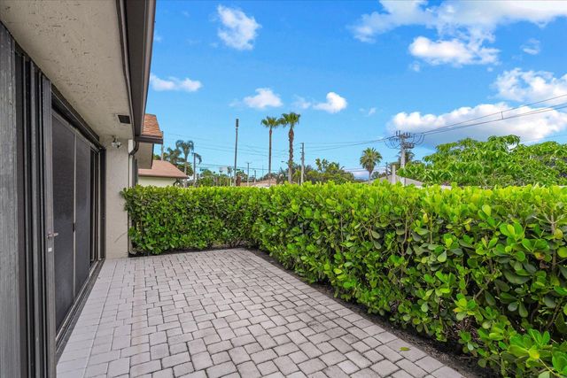 6510 OLIVEWOOD Circle, Greenacres, FL 33463