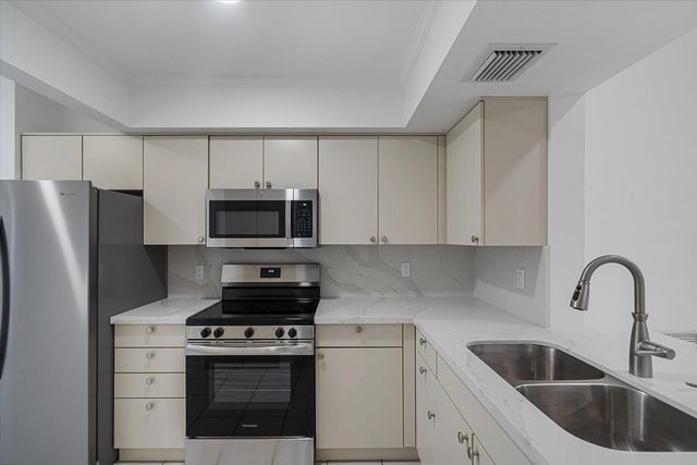 6510 OLIVEWOOD Circle, Greenacres, FL 33463