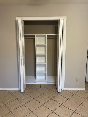 2111 W Pearl Street, Granbury, TX 76048