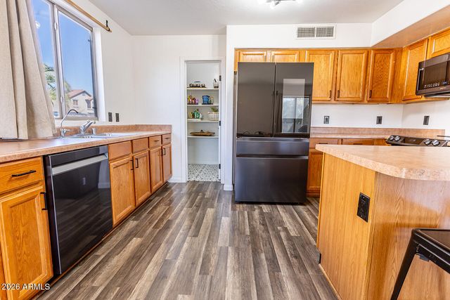 6736 N 76TH Drive, Glendale, AZ 85303