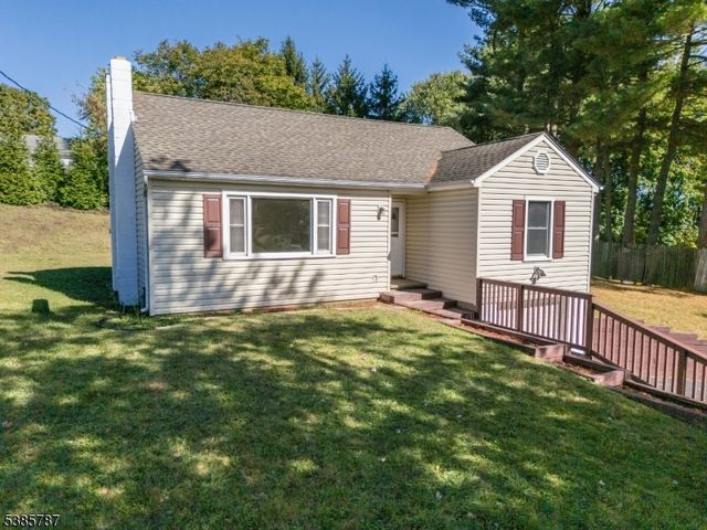 4 Lingert Ave, Clinton Town, NJ 08809