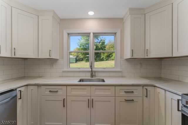 4 Lingert Ave, Clinton Town, NJ 08809