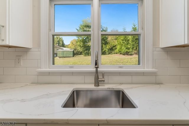 4 Lingert Ave, Clinton Town, NJ 08809