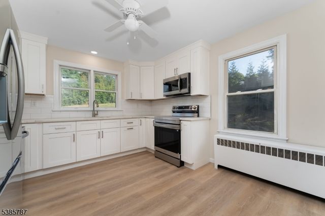 4 Lingert Ave, Clinton Town, NJ 08809