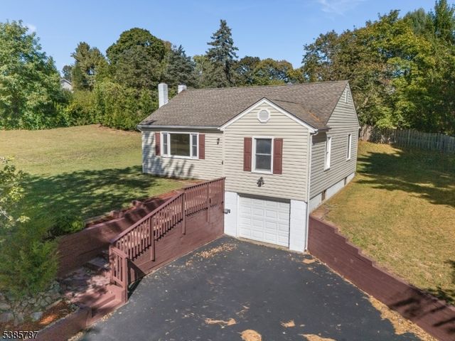 4 Lingert Ave, Clinton Town, NJ 08809