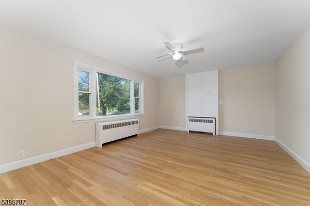 4 Lingert Ave, Clinton Town, NJ 08809