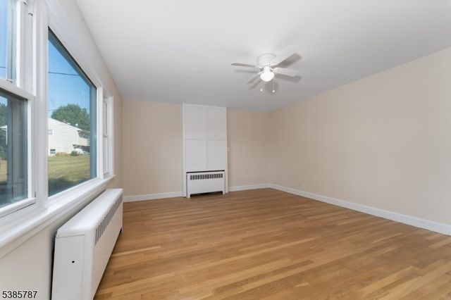 4 Lingert Ave, Clinton Town, NJ 08809