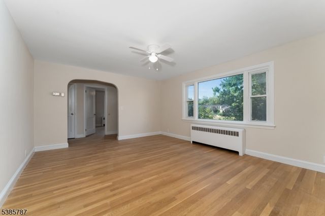 4 Lingert Ave, Clinton Town, NJ 08809