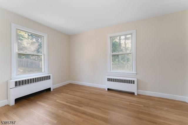4 Lingert Ave, Clinton Town, NJ 08809