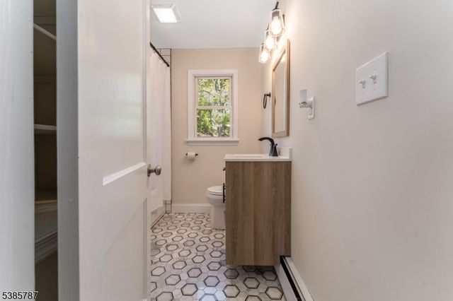 4 Lingert Ave, Clinton Town, NJ 08809