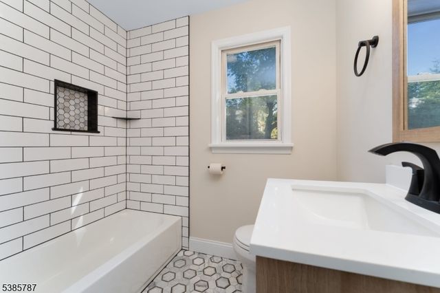 4 Lingert Ave, Clinton Town, NJ 08809