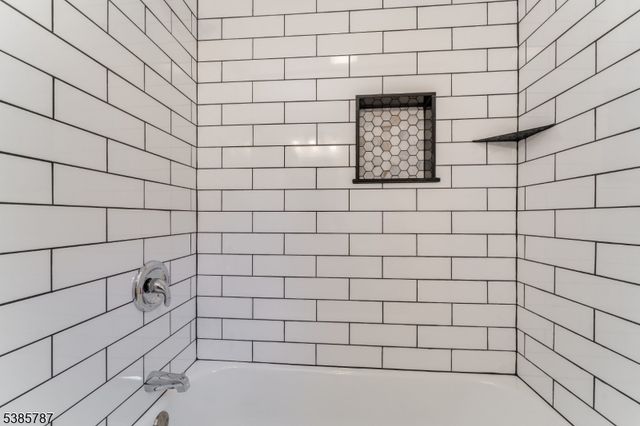 4 Lingert Ave, Clinton Town, NJ 08809