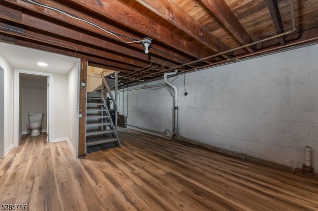 4 Lingert Ave, Clinton Town, NJ 08809