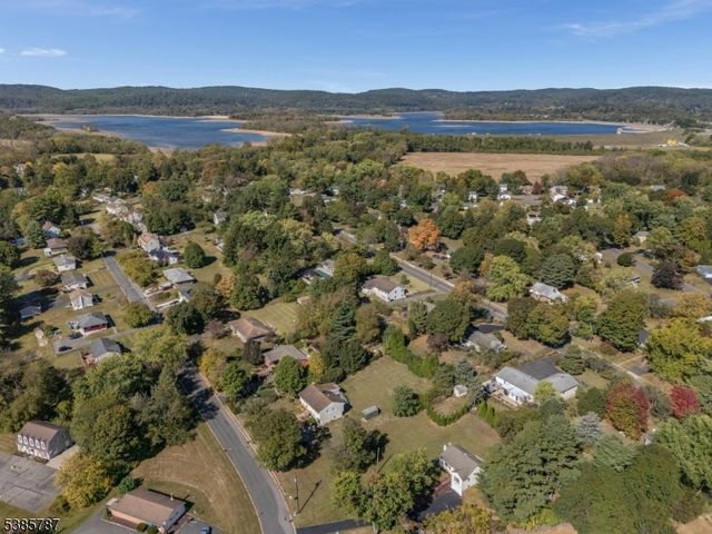 4 Lingert Ave, Clinton Town, NJ 08809