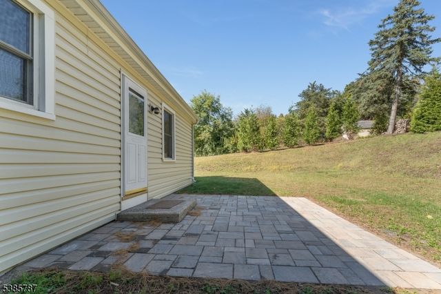 4 Lingert Ave, Clinton Town, NJ 08809