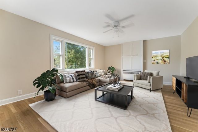 4 Lingert Ave, Clinton Town, NJ 08809