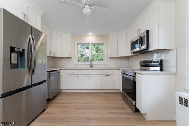 4 Lingert Ave, Clinton Town, NJ 08809