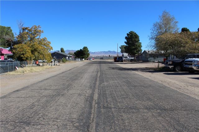3211 E Carver Avenue, Kingman, AZ 86409