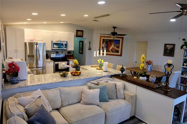 7000 SW 10th Street, Pembroke Pines, FL 33023