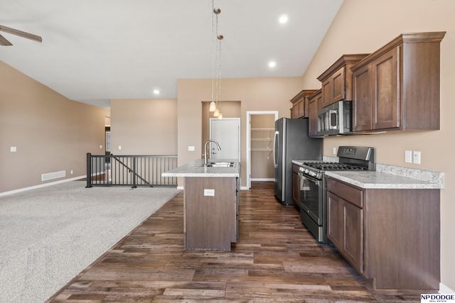 7305 N 166 Avenue, Bennington, NE 68007