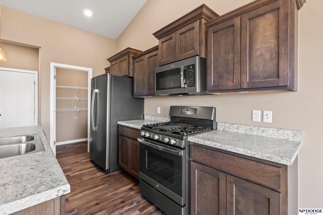 7305 N 166 Avenue, Bennington, NE 68007