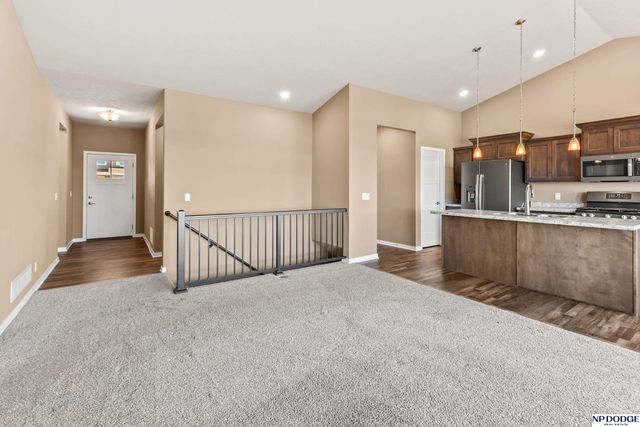 7305 N 166 Avenue, Bennington, NE 68007