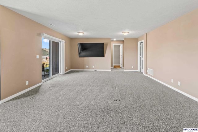 7305 N 166 Avenue, Bennington, NE 68007