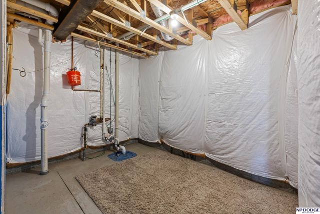 7305 N 166 Avenue, Bennington, NE 68007