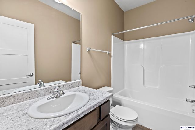 7305 N 166 Avenue, Bennington, NE 68007